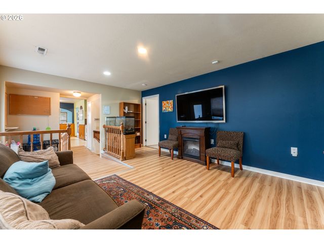 5903 N HOUGHTON St, Portland, OR 97203