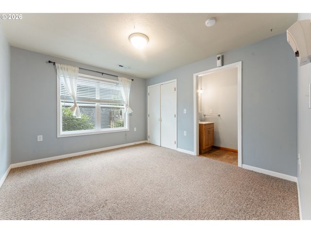 5903 N HOUGHTON St, Portland, OR 97203