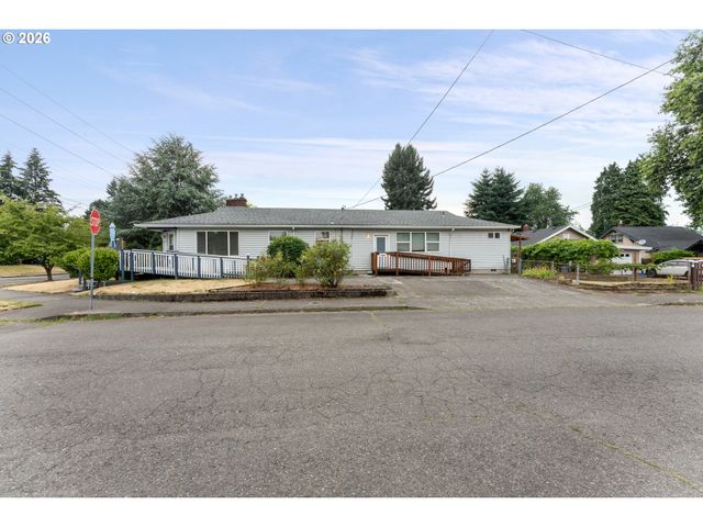 5903 N HOUGHTON St, Portland, OR 97203