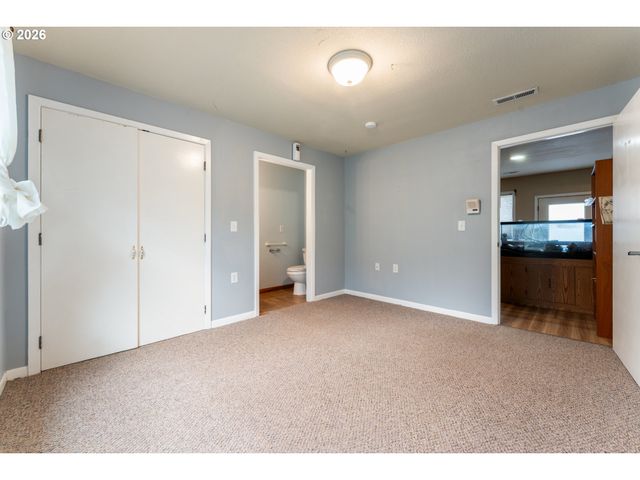 5903 N HOUGHTON St, Portland, OR 97203