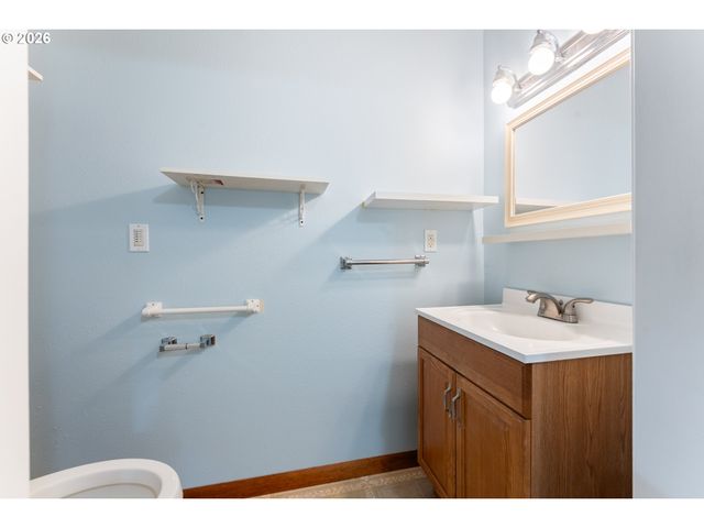 5903 N HOUGHTON St, Portland, OR 97203