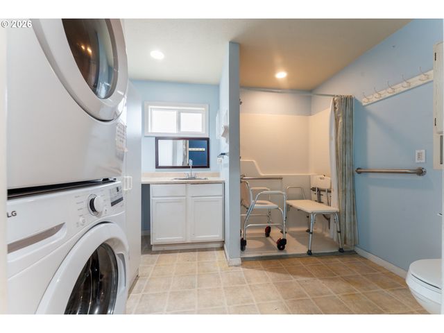 5903 N HOUGHTON St, Portland, OR 97203