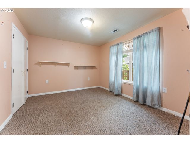5903 N HOUGHTON St, Portland, OR 97203