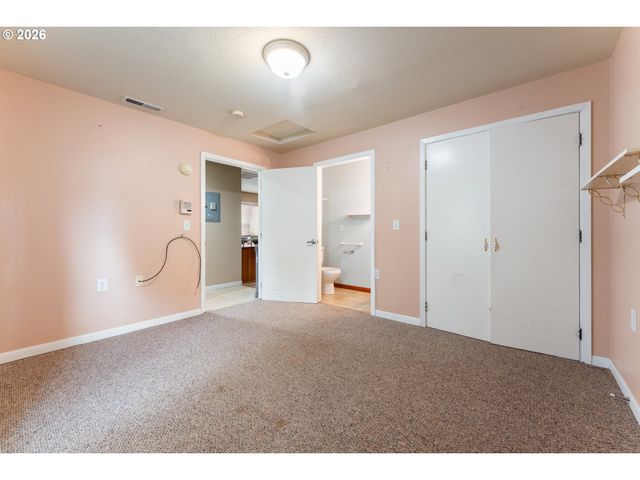 5903 N HOUGHTON St, Portland, OR 97203
