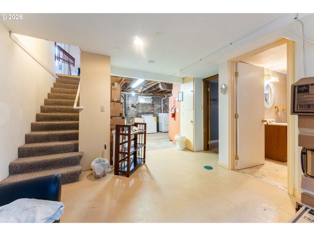 5903 N HOUGHTON St, Portland, OR 97203