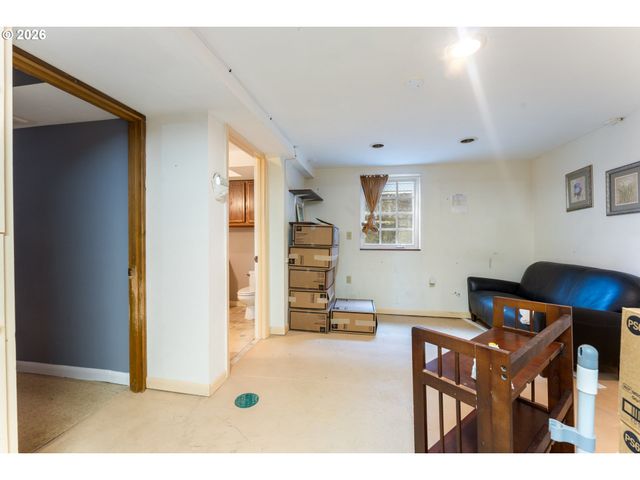 5903 N HOUGHTON St, Portland, OR 97203