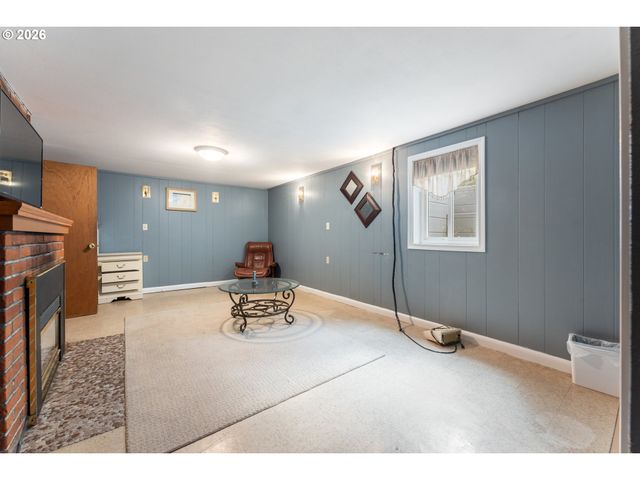 5903 N HOUGHTON St, Portland, OR 97203