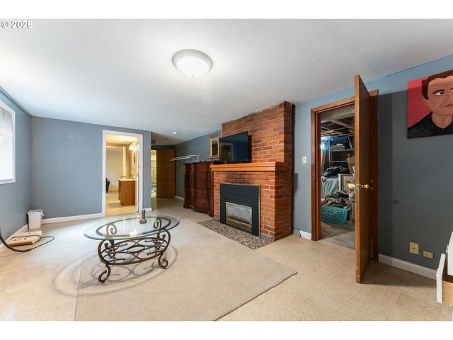 5903 N HOUGHTON St, Portland, OR 97203