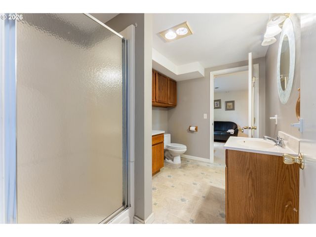 5903 N HOUGHTON St, Portland, OR 97203