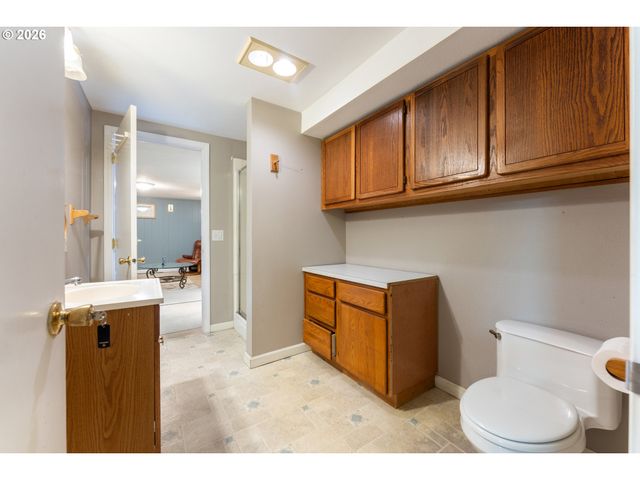 5903 N HOUGHTON St, Portland, OR 97203
