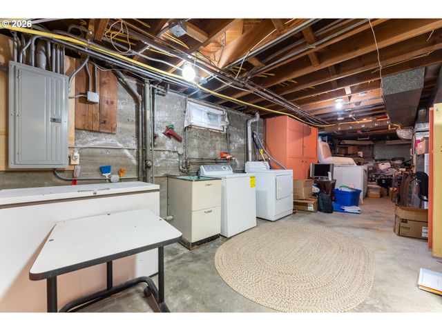 5903 N HOUGHTON St, Portland, OR 97203