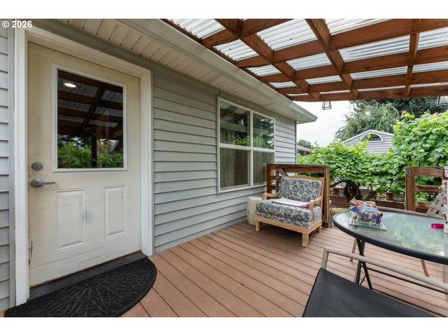 5903 N HOUGHTON St, Portland, OR 97203
