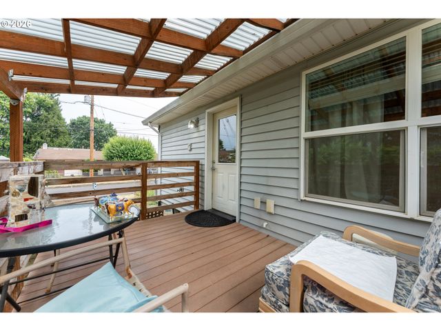 5903 N HOUGHTON St, Portland, OR 97203