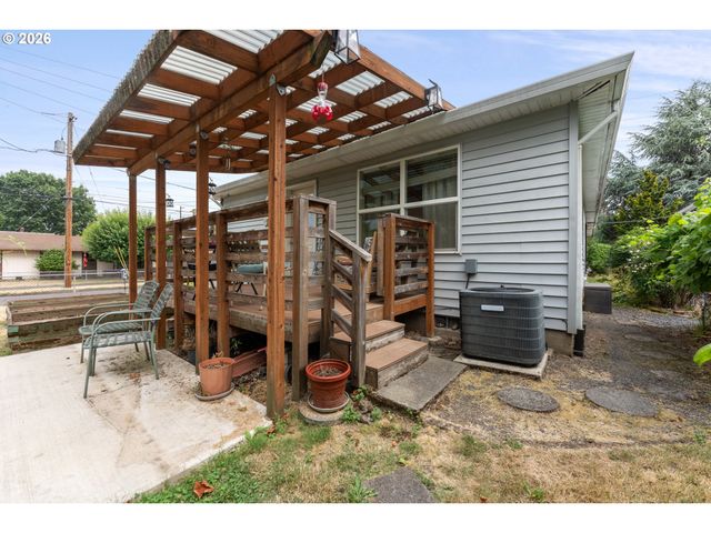 5903 N HOUGHTON St, Portland, OR 97203