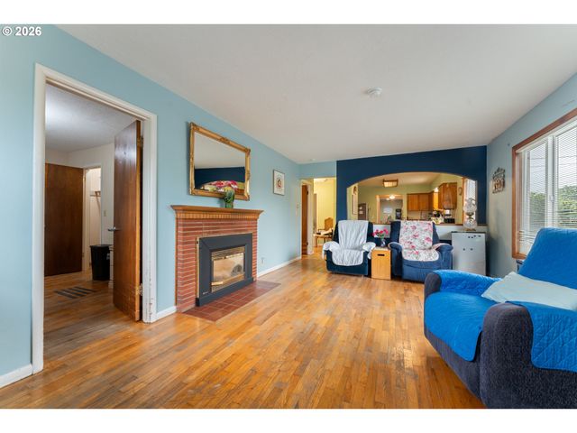 5903 N HOUGHTON St, Portland, OR 97203