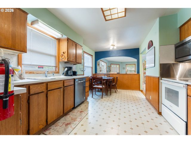5903 N HOUGHTON St, Portland, OR 97203