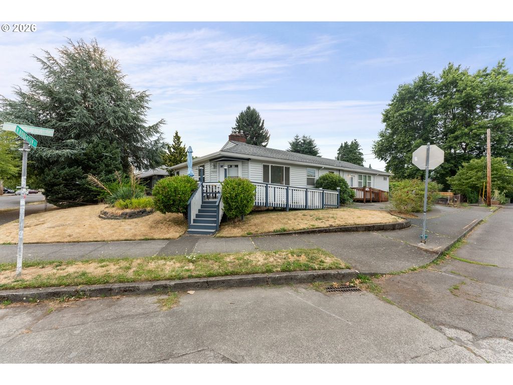 5903 N HOUGHTON St, Portland, OR 97203