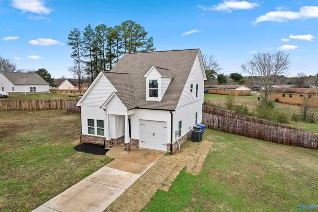 1213 Inglewood Circle, Athens, AL 35611