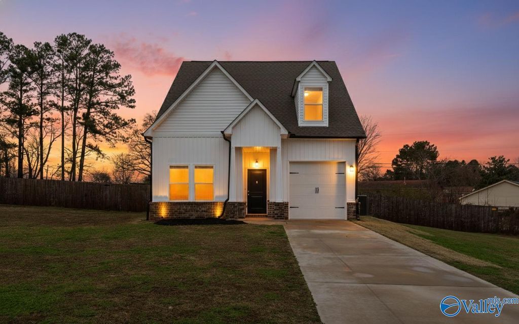 1213 Inglewood Circle, Athens, AL 35611