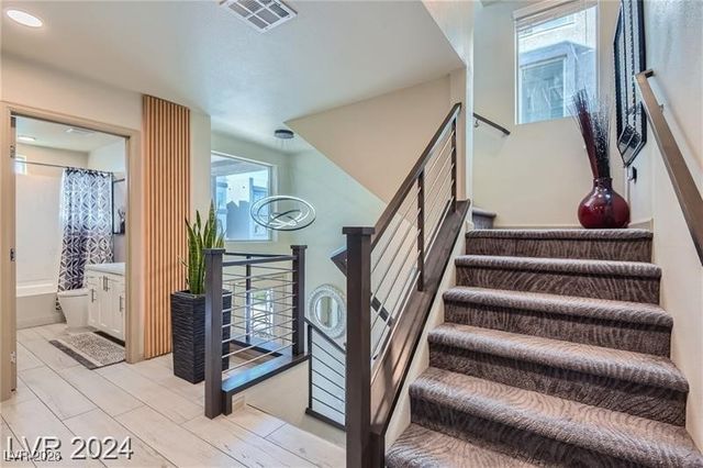 8044 Haywood Estate Avenue, Las Vegas, NV 89113