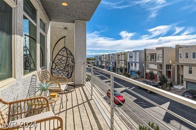 8044 Haywood Estate Avenue, Las Vegas, NV 89113