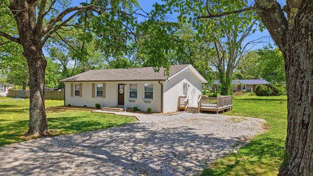 1302 E Grundy St, Tullahoma, TN 37388