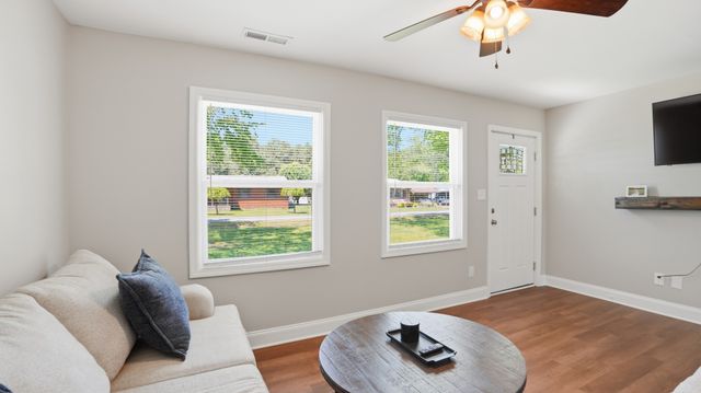 1302 E Grundy St, Tullahoma, TN 37388