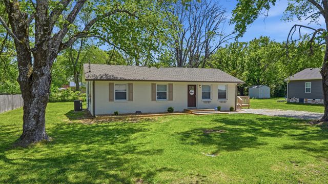 1302 E Grundy St, Tullahoma, TN 37388