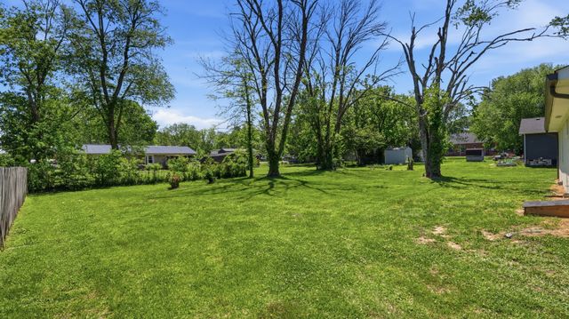 1302 E Grundy St, Tullahoma, TN 37388