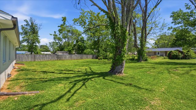 1302 E Grundy St, Tullahoma, TN 37388