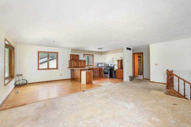 213 5th Street NE, Grand Meadow, MN 55936