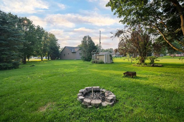 213 5th Street NE, Grand Meadow, MN 55936