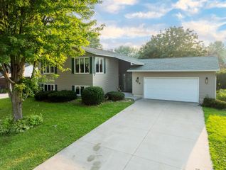 213 5th Street NE, Grand Meadow, MN 55936