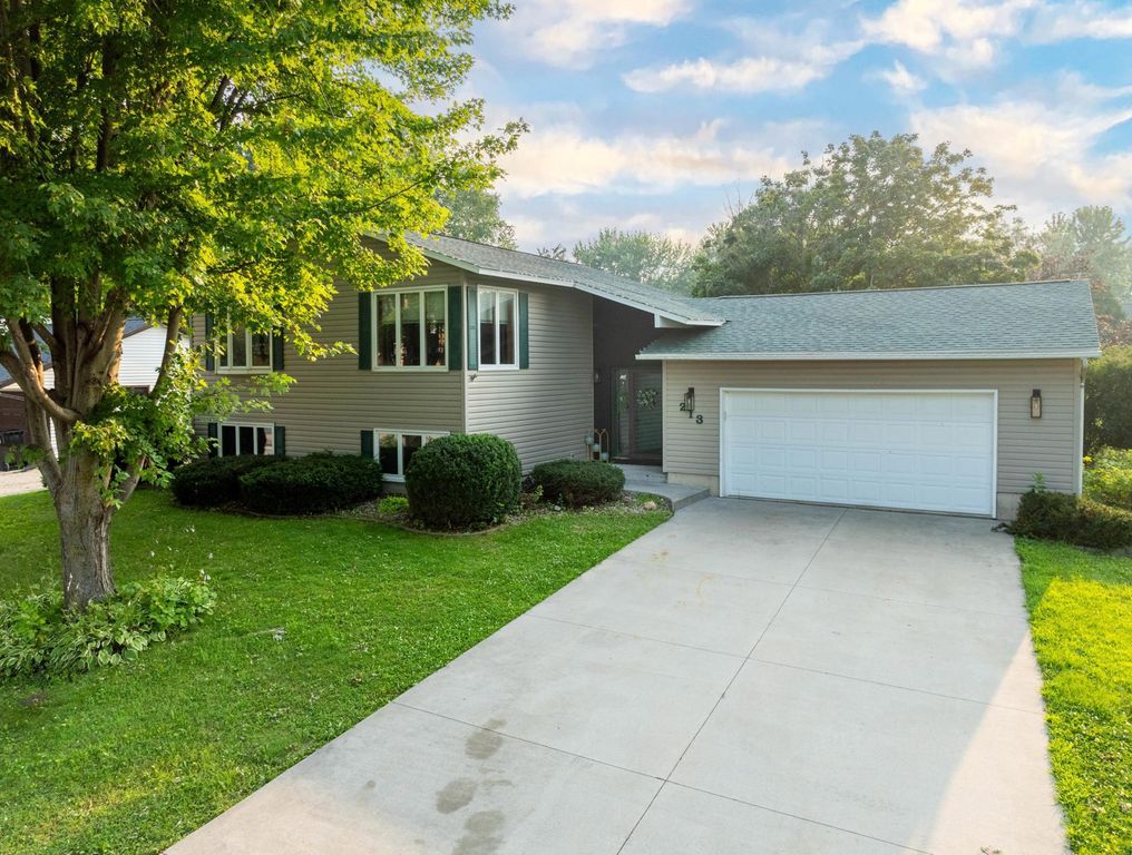 213 5th Street NE, Grand Meadow, MN 55936