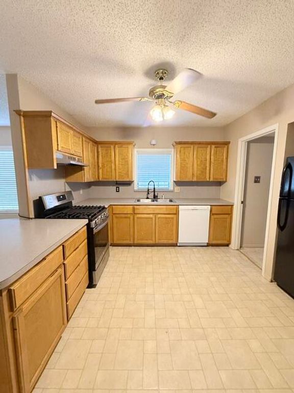 Image 6 of property listing at 513 Pecan Pecan Street, Rowena, TX 76875