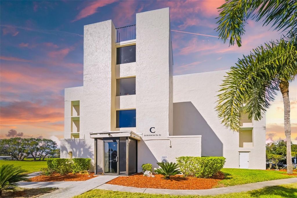 Image 49 of property listing at 4119 61ST AVENUE TERRACE W 308, Bradenton, FL 34210