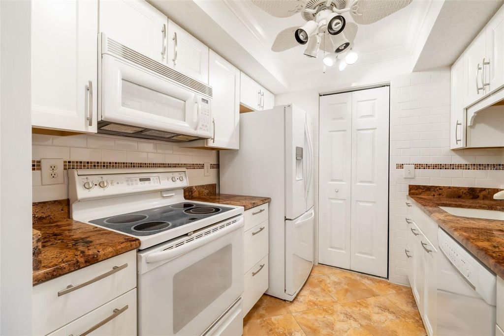 Image 9 of property listing at 4119 61ST AVENUE TERRACE W 308, Bradenton, FL 34210