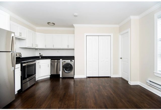 3345 N Marshfield Avenue 402, Chicago, IL 60657