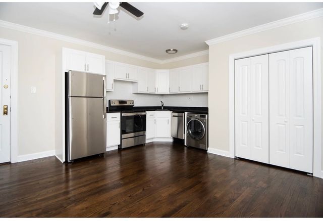 3345 N Marshfield Avenue 402, Chicago, IL 60657