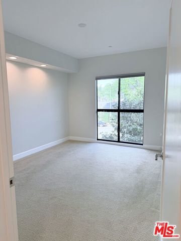 5015 Balboa Boulevard 201, Encino, CA 91316