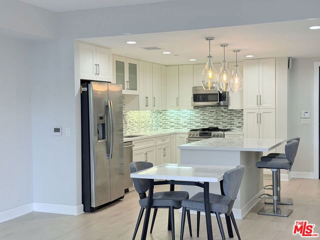 5015 Balboa Boulevard 201, Encino, CA 91316