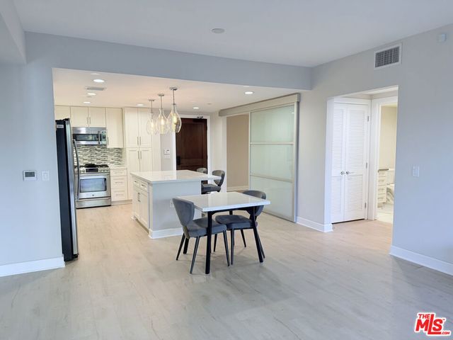 5015 Balboa Boulevard 201, Encino, CA 91316