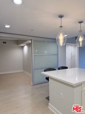 5015 Balboa Boulevard 201, Encino, CA 91316