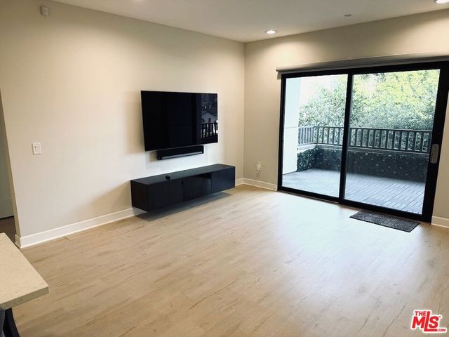 5015 Balboa Boulevard 201, Encino, CA 91316