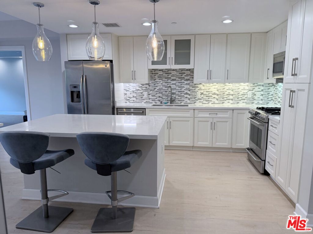 5015 Balboa Boulevard 201, Encino, CA 91316