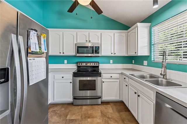 1867 Quail Ridge Drive, Liberty, MO 64068