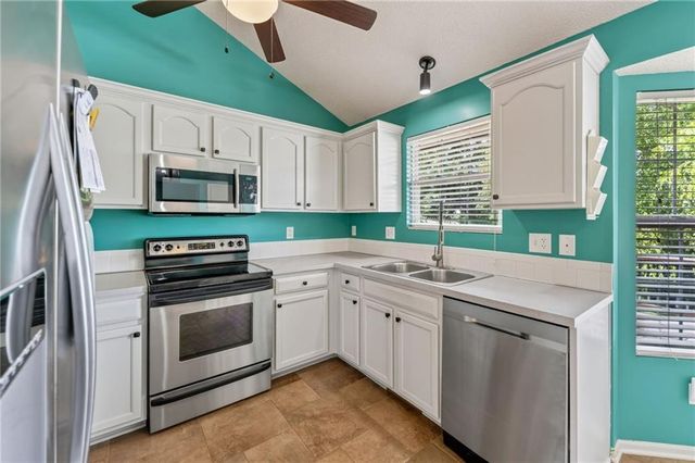 1867 Quail Ridge Drive, Liberty, MO 64068