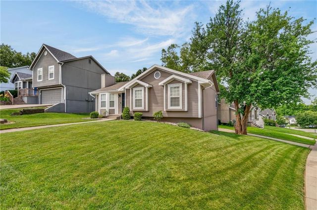 1867 Quail Ridge Drive, Liberty, MO 64068