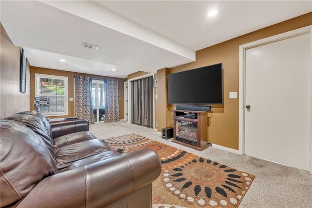 1867 Quail Ridge Drive, Liberty, MO 64068