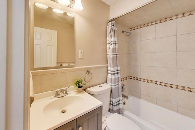 5310 N Chester Avenue 409, Chicago, IL 60656